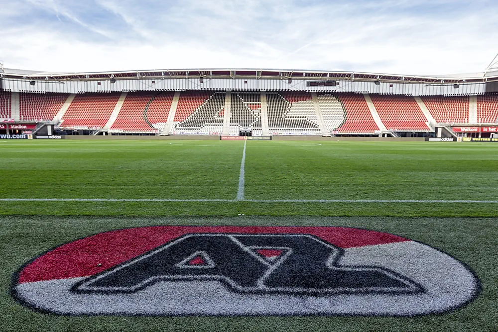 AZ Alkmaar-logo in hun arena