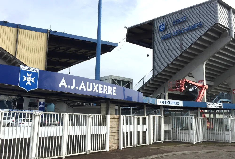 Voor het thuisstadion Stade de l'Abbé-Deschamps van AJ Auxerre