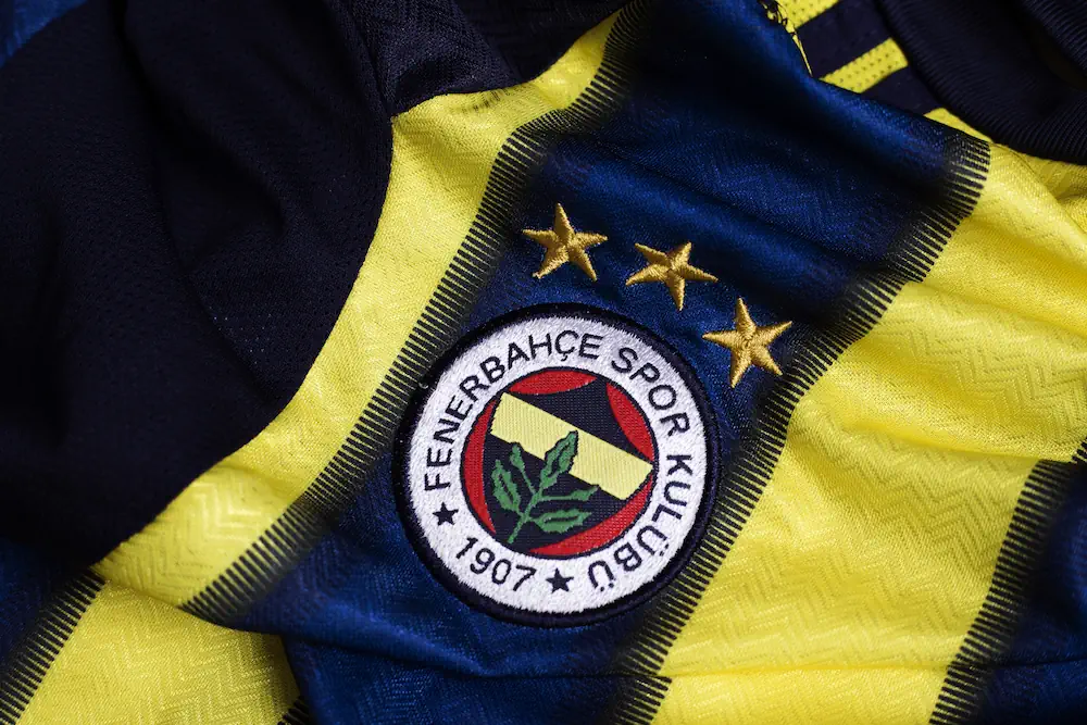 Fenerbahce-logo op shirt