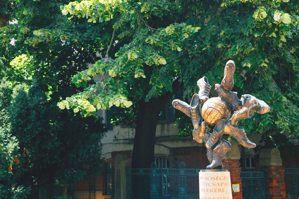 Monument ter ere van de Magische Magyaren
