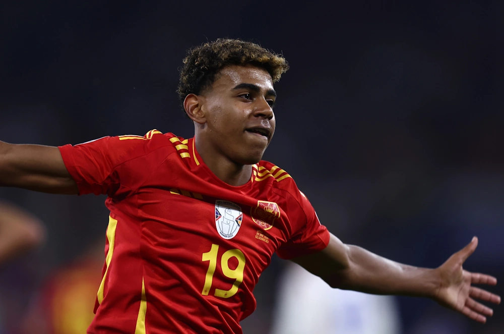 Lamine Yamal nadat hij een doelpunt heeft gemaakt voor Spanje