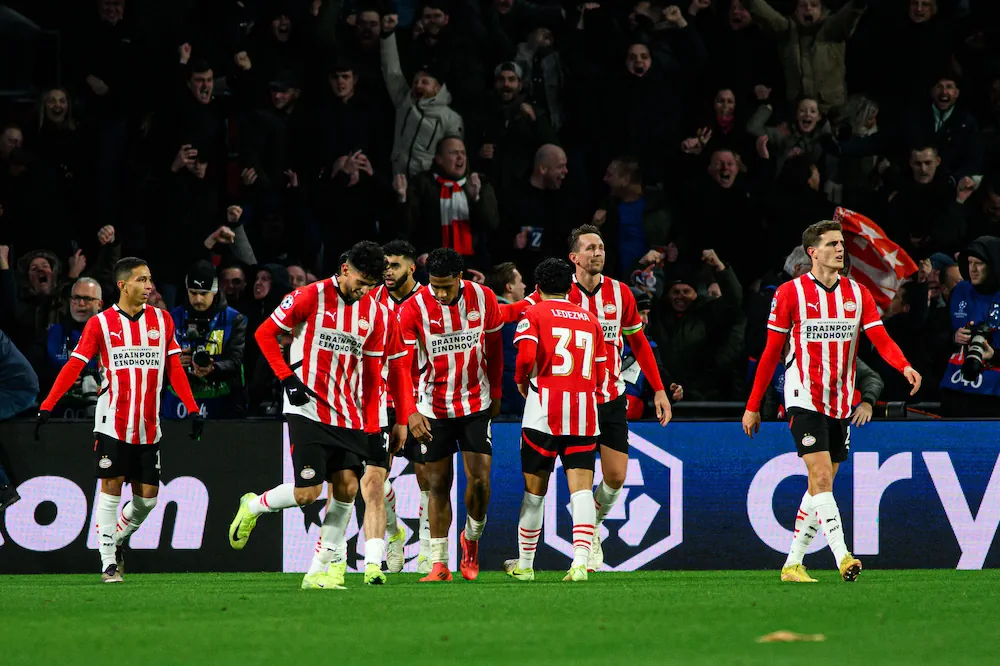 PSV Eindhoven-spelers vieren een doelpunt