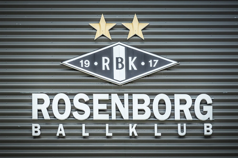 Rosenborg BK-logo op de muur