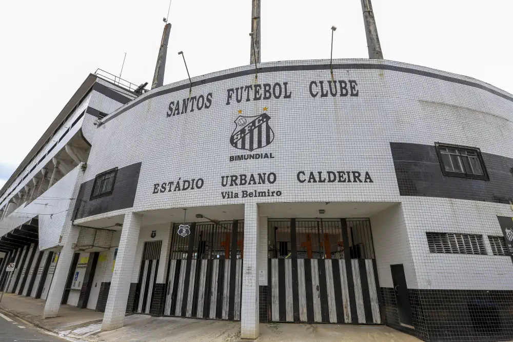 Voorkant van het thuisstadion van Santos, Urbano Caldeira