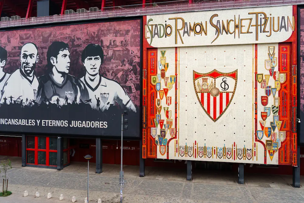 Muurschildering op Sevilla's thuisstadion Ramón Sánchez-Pizjuán