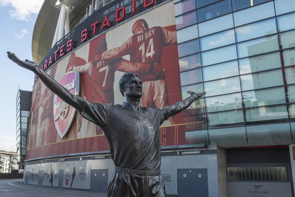 Standbeeld van Tony Adams