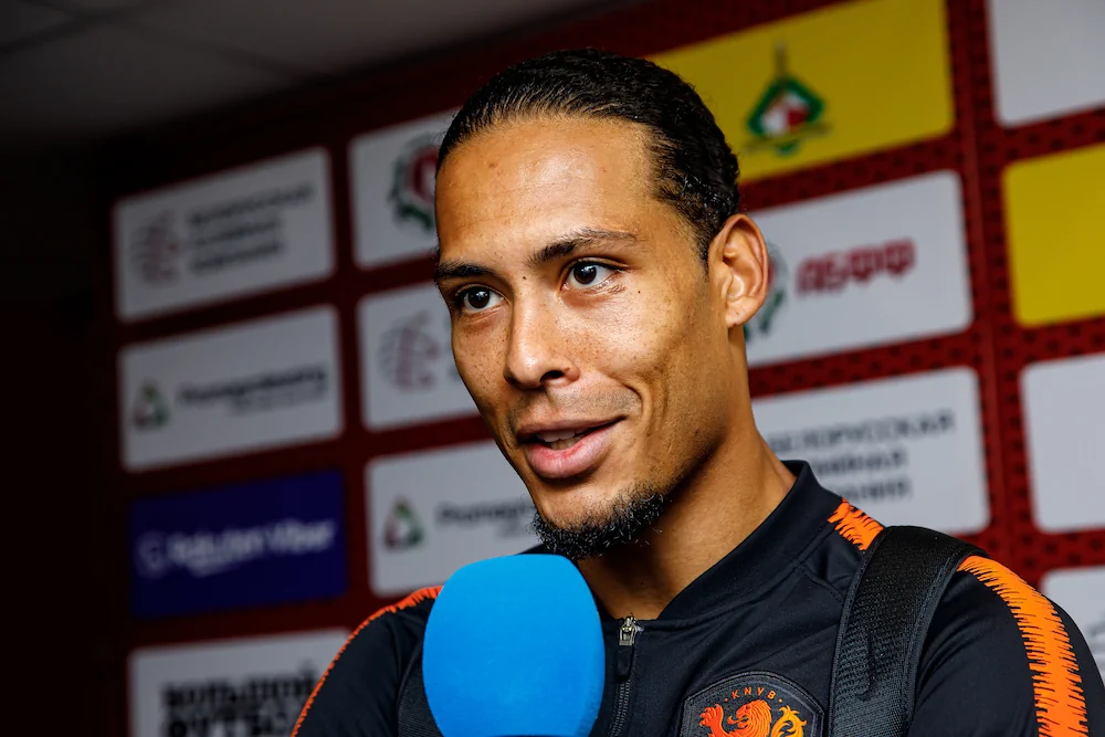 Virgil van Dijk wordt geïnterviewd