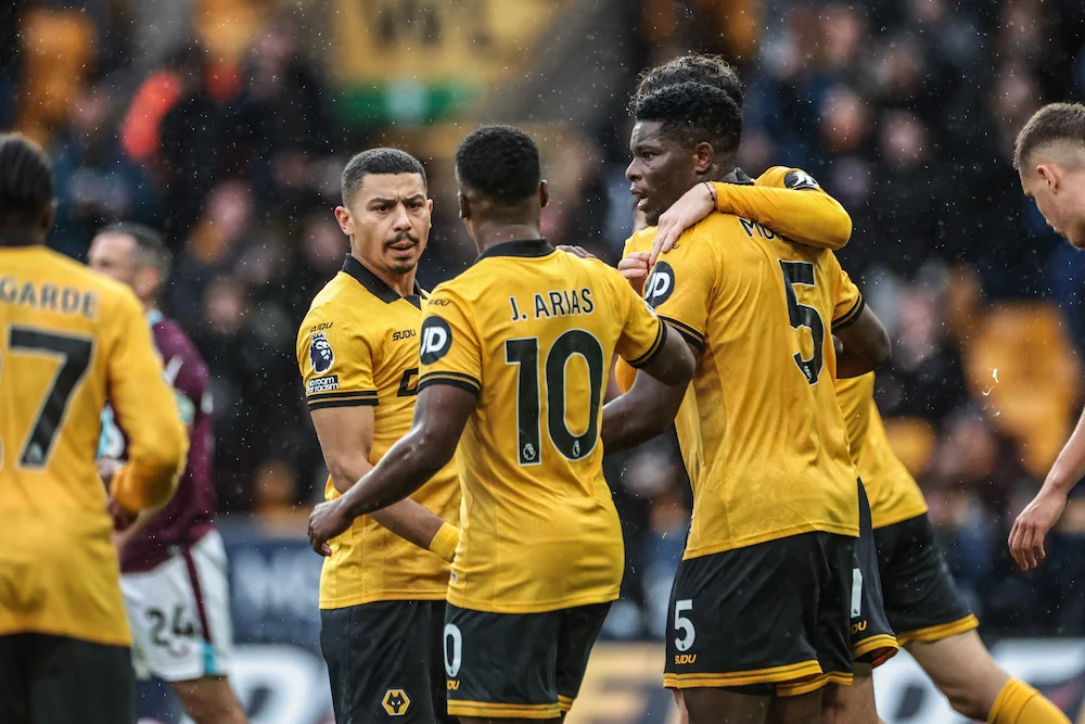 Wolverhampton-spelers die een doelpunt vieren