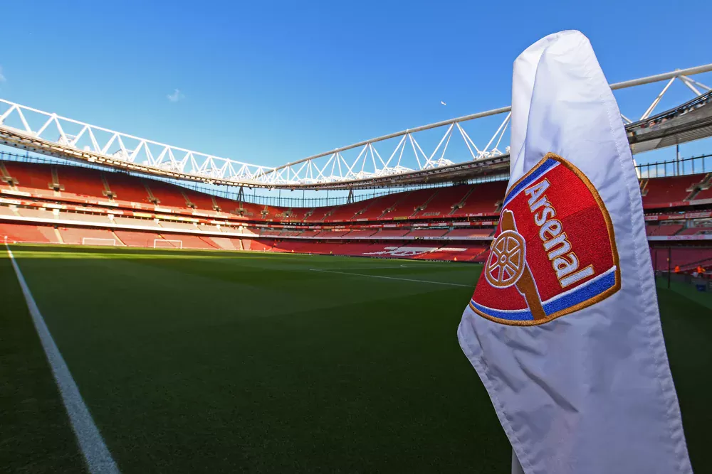 Hoekvlag in het Emirates Stadium van Arsenal