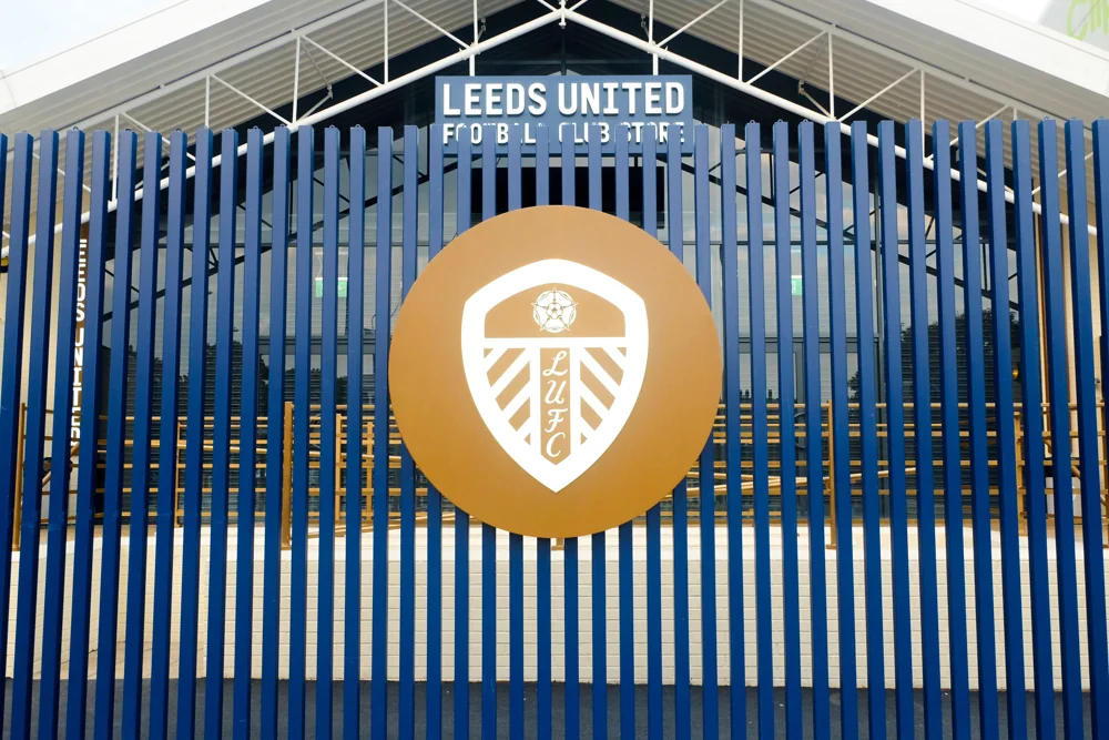 Leeds United-logo voor de arena
